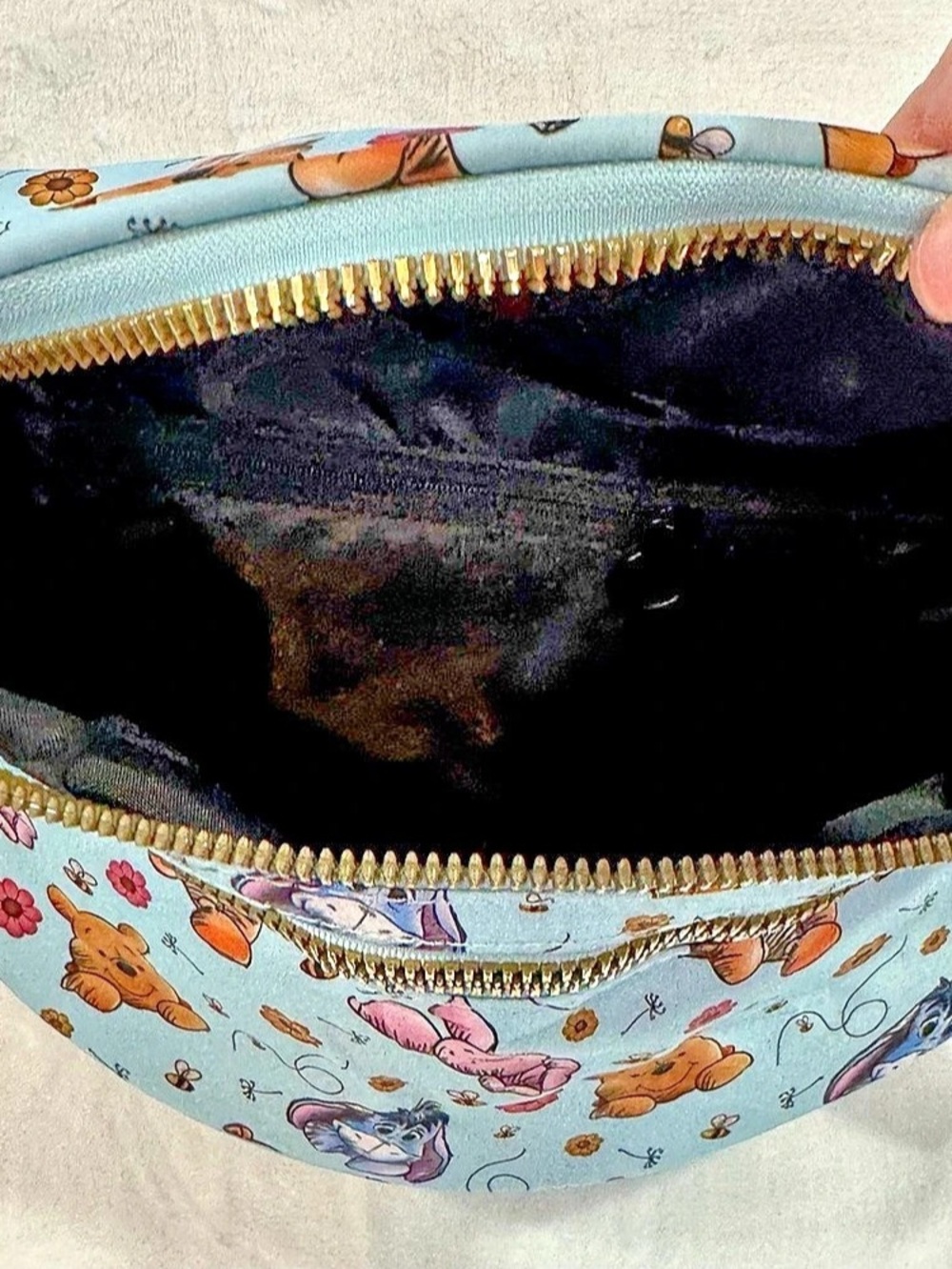 New Winnie Pooh & Friends  Crossbody Bum Bag w/long strap size inclusive - Picture 9 of 10